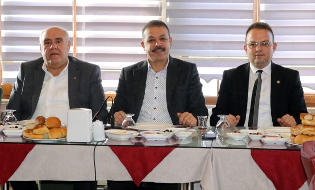 YOSİAD Başkanı Öztürk Gazetecilerle Bir Araya Geldi